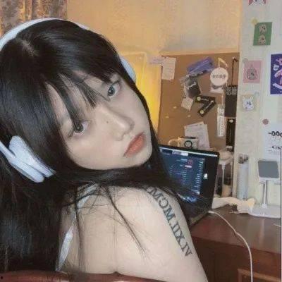 网红吃瓜纹身女孩,揭秘纹身背后的故事与人生轨迹